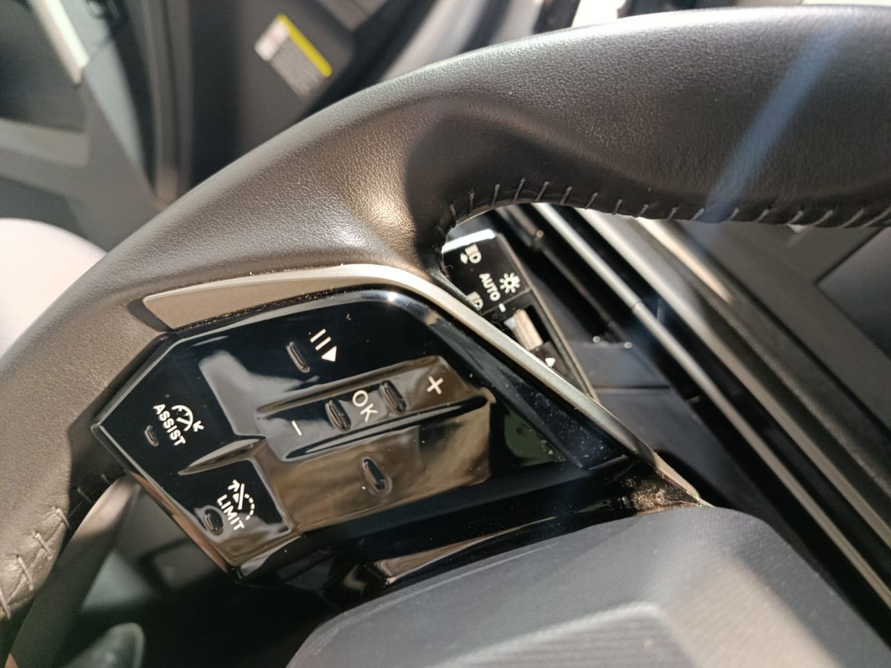 Peugeot 5008 Hybrid 145 e-DCS6 Allure - Foto 2