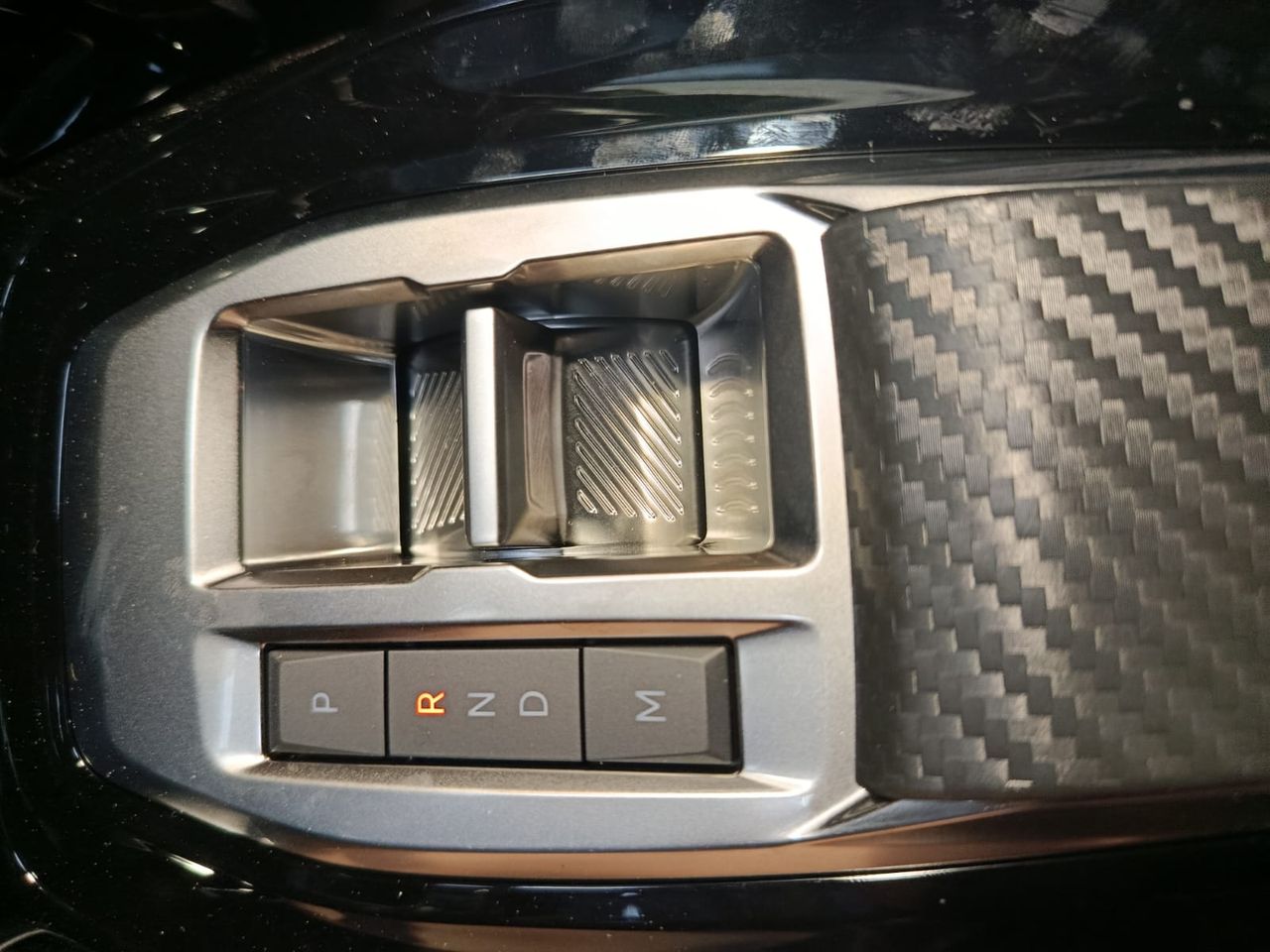 Peugeot 2008 Allure Hybrid 136 e-DCS6 - Foto 2