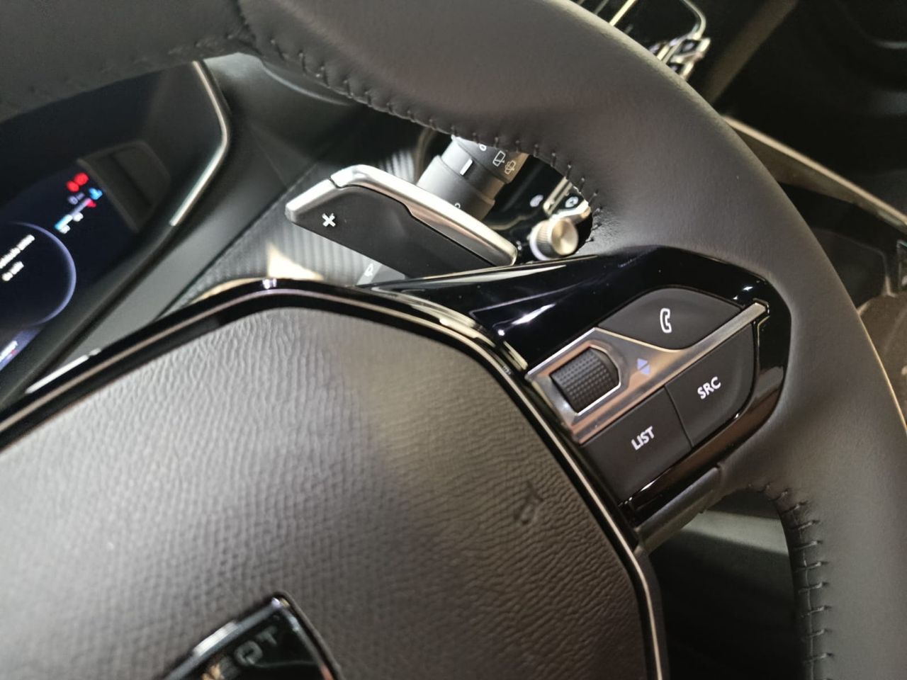 Peugeot 2008 Allure Hybrid 136 e-DCS6 - Foto 2