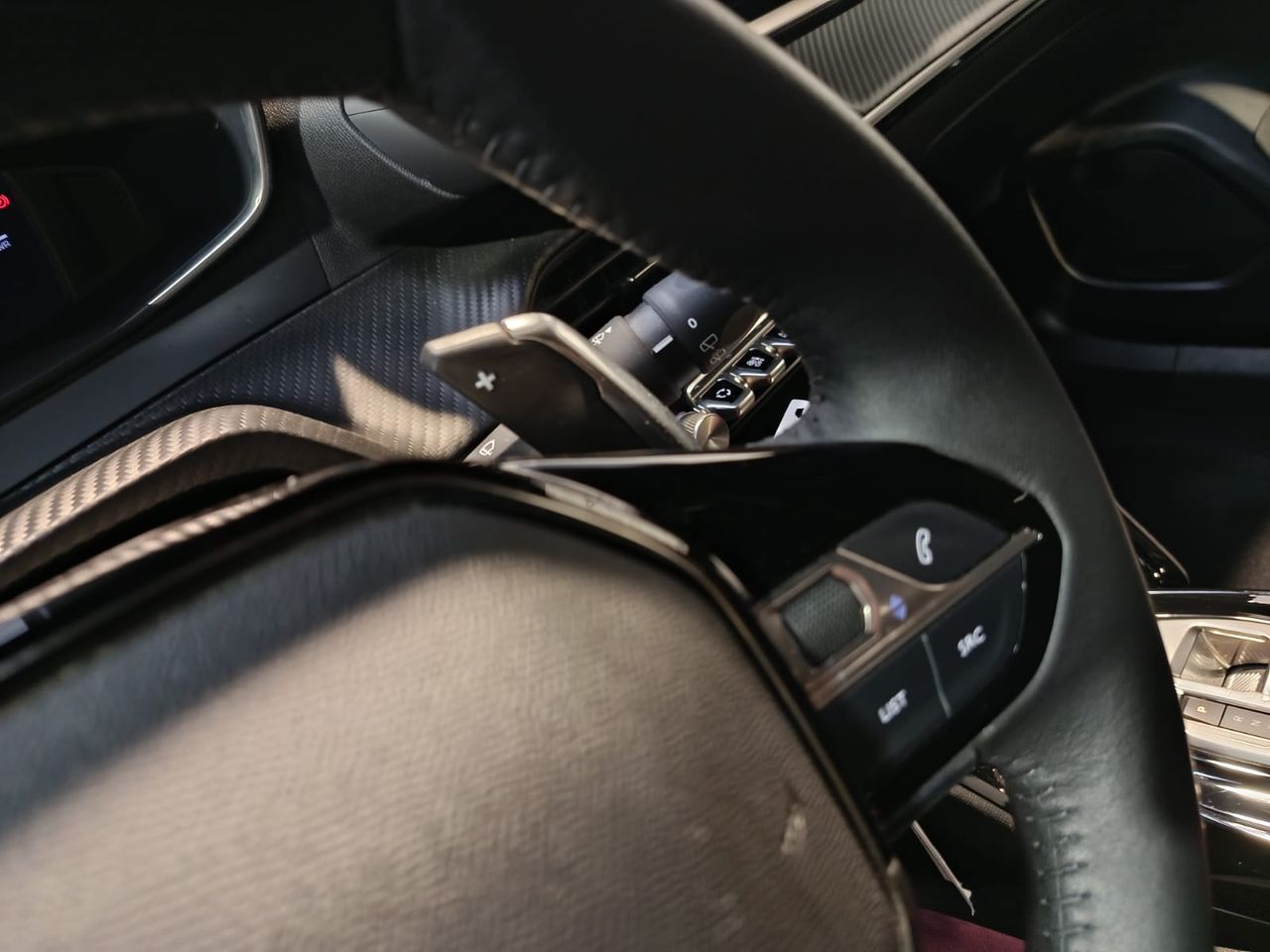 Peugeot 2008 Allure Hybrid 136 e-DCS6 - Foto 2