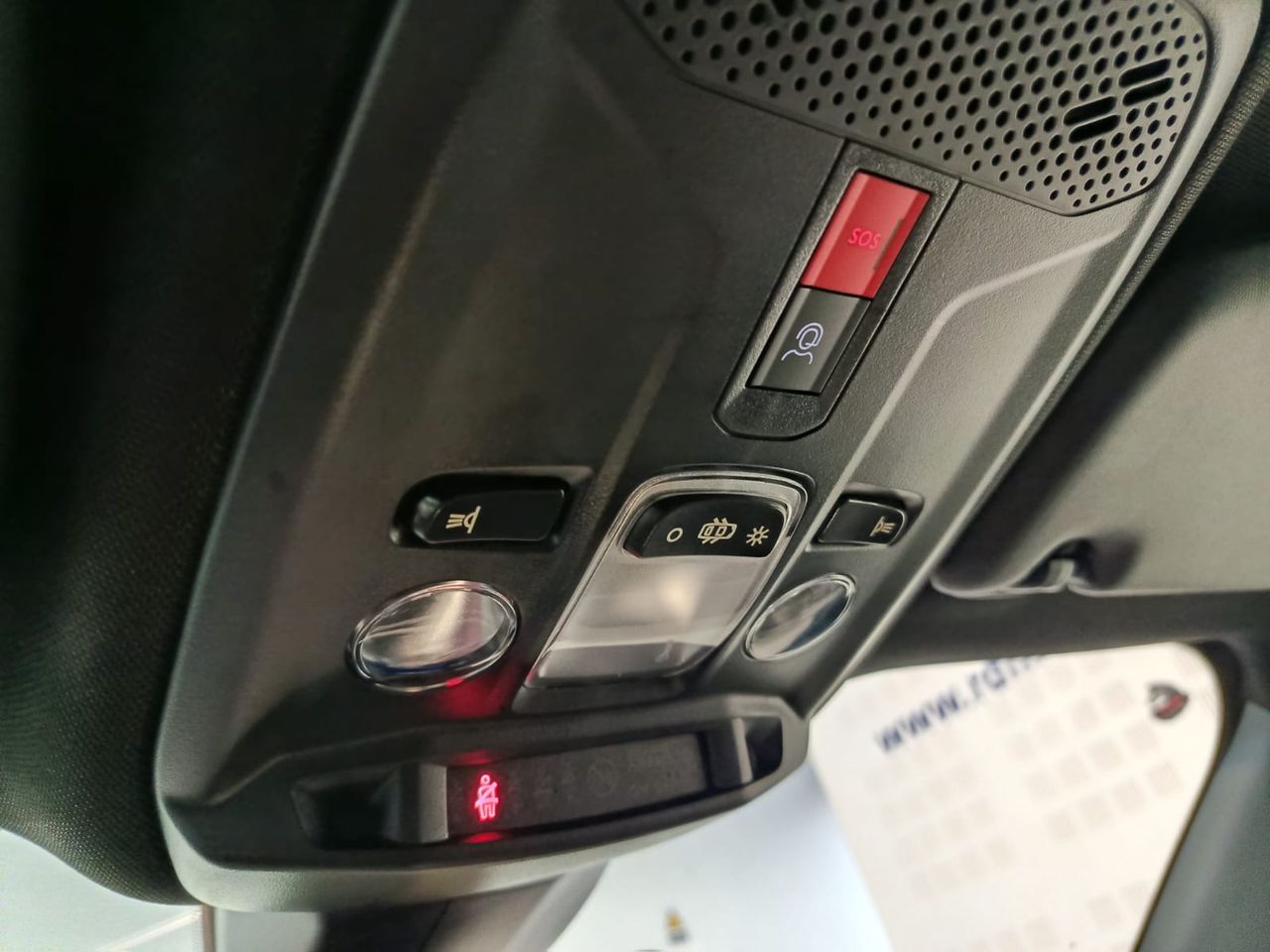 Peugeot 2008 Allure Hybrid 136 e-DCS6 - Foto 2