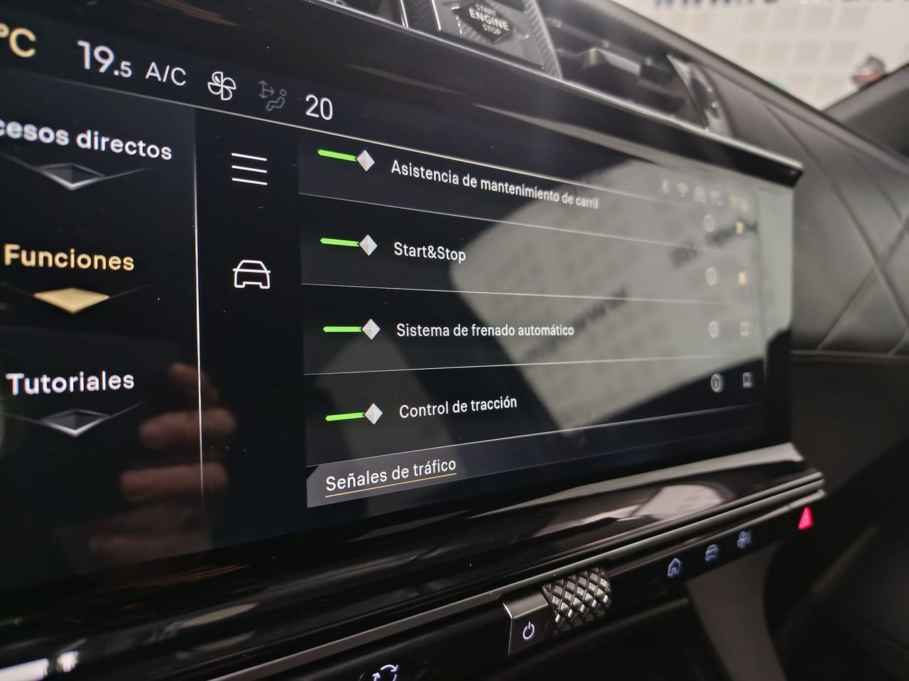 DS DS 7 7 Rivoli BlueHDi 130 Aut. - Foto 2