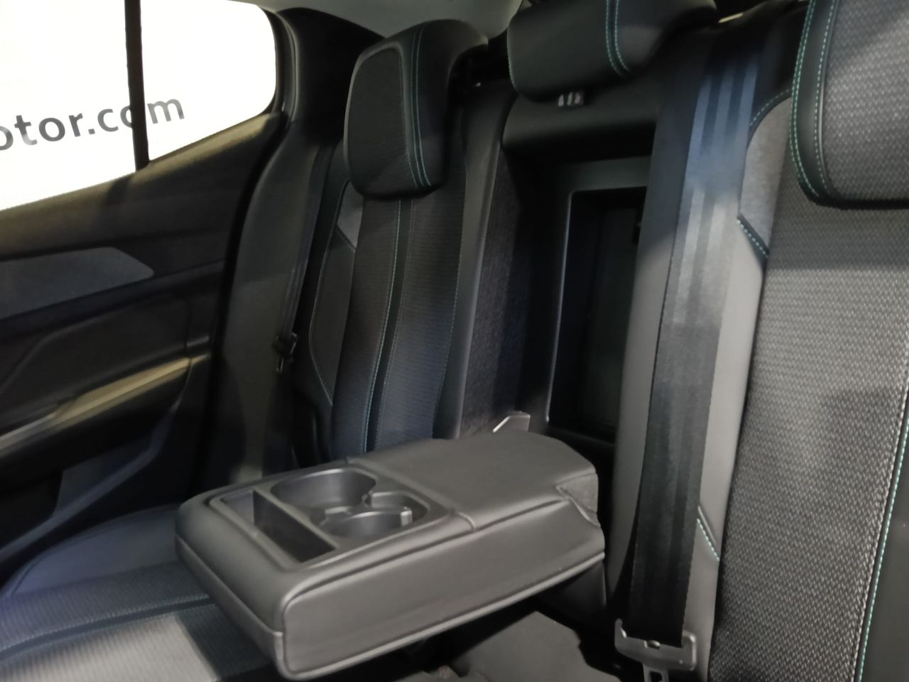 Peugeot 408 1.2T 136CV - Foto 2