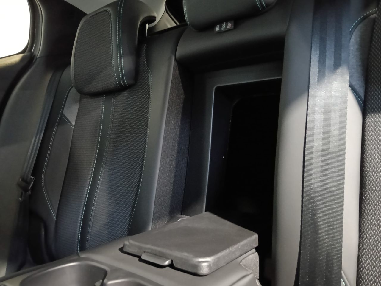 Peugeot 408 1.2T 136CV - Foto 2