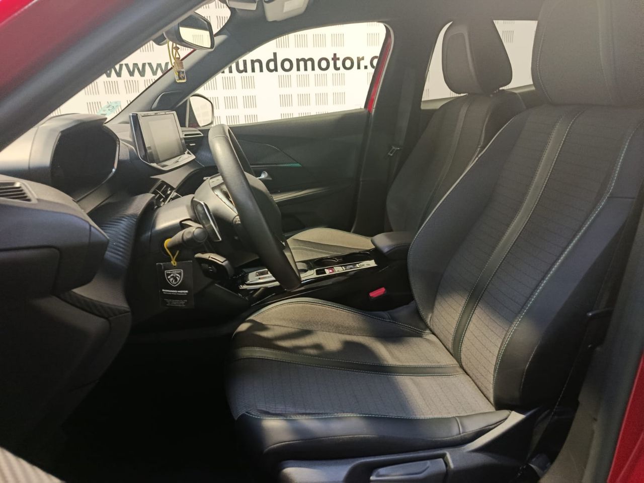 Peugeot 2008 Allure BlueHDi 130 EAT8 - Foto 2