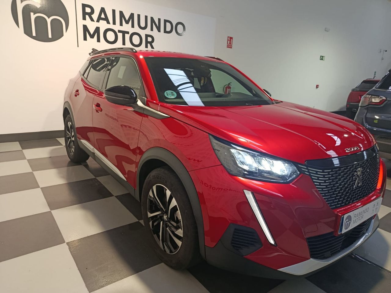 Peugeot 2008 Allure BlueHDi 130 EAT8 - Foto 2