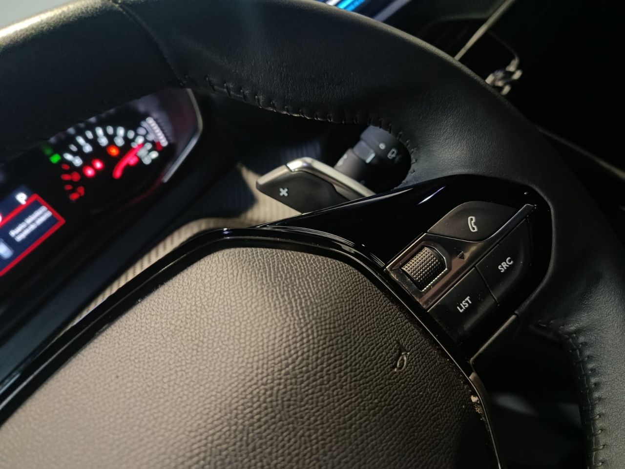 Peugeot 2008 Allure BlueHDi 130 EAT8 - Foto 2