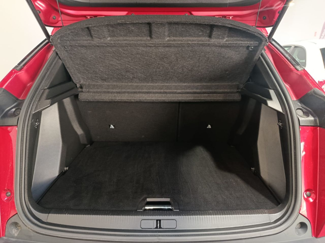 Peugeot 2008 Allure BlueHDi 130 EAT8 - Foto 2