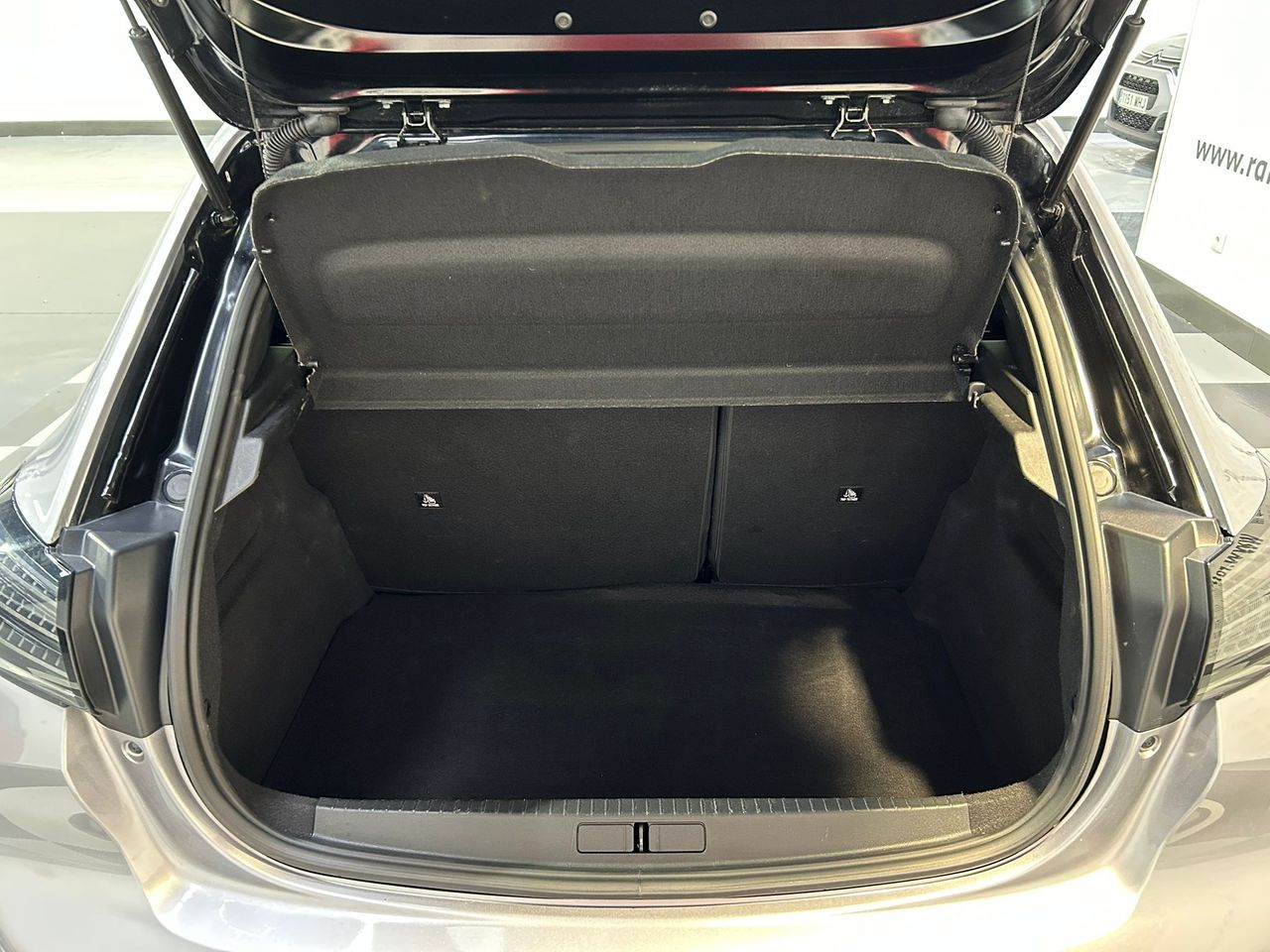 Peugeot 208 HYBRID GT 145CV - Foto 2