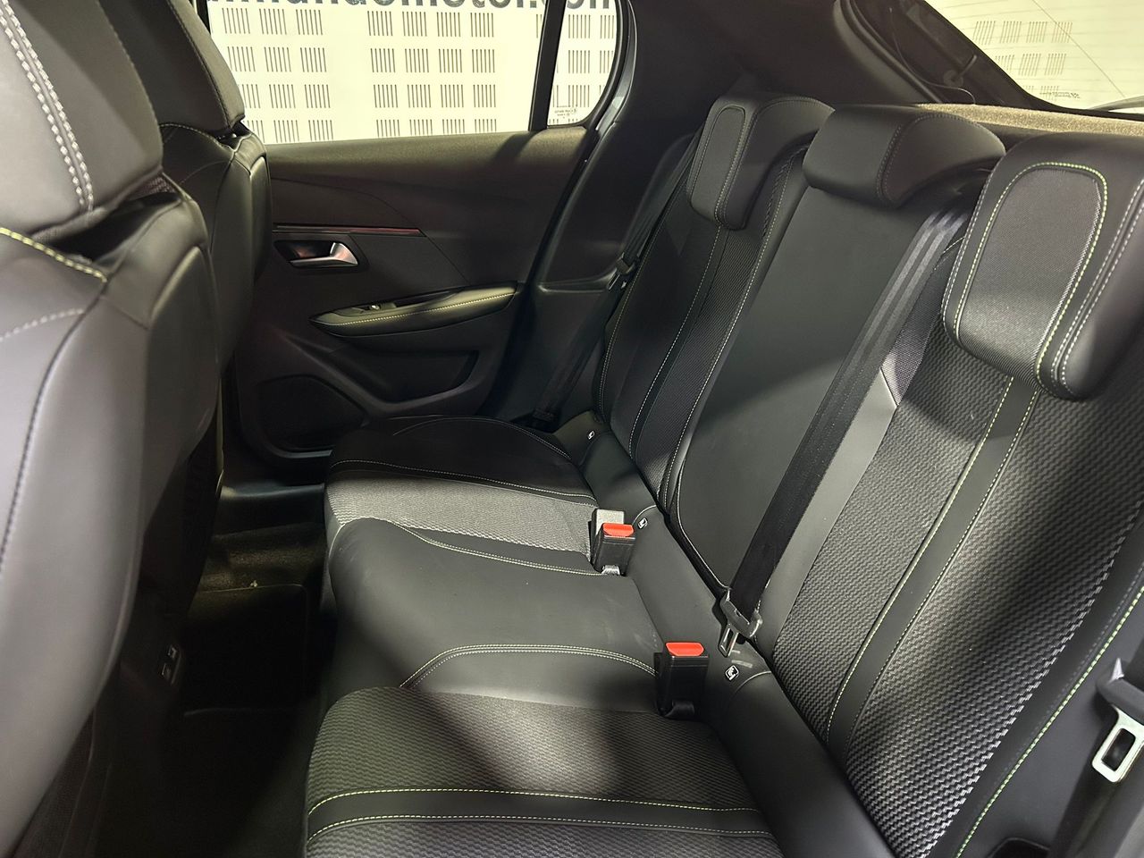 Peugeot 208 HYBRID GT 145CV - Foto 2