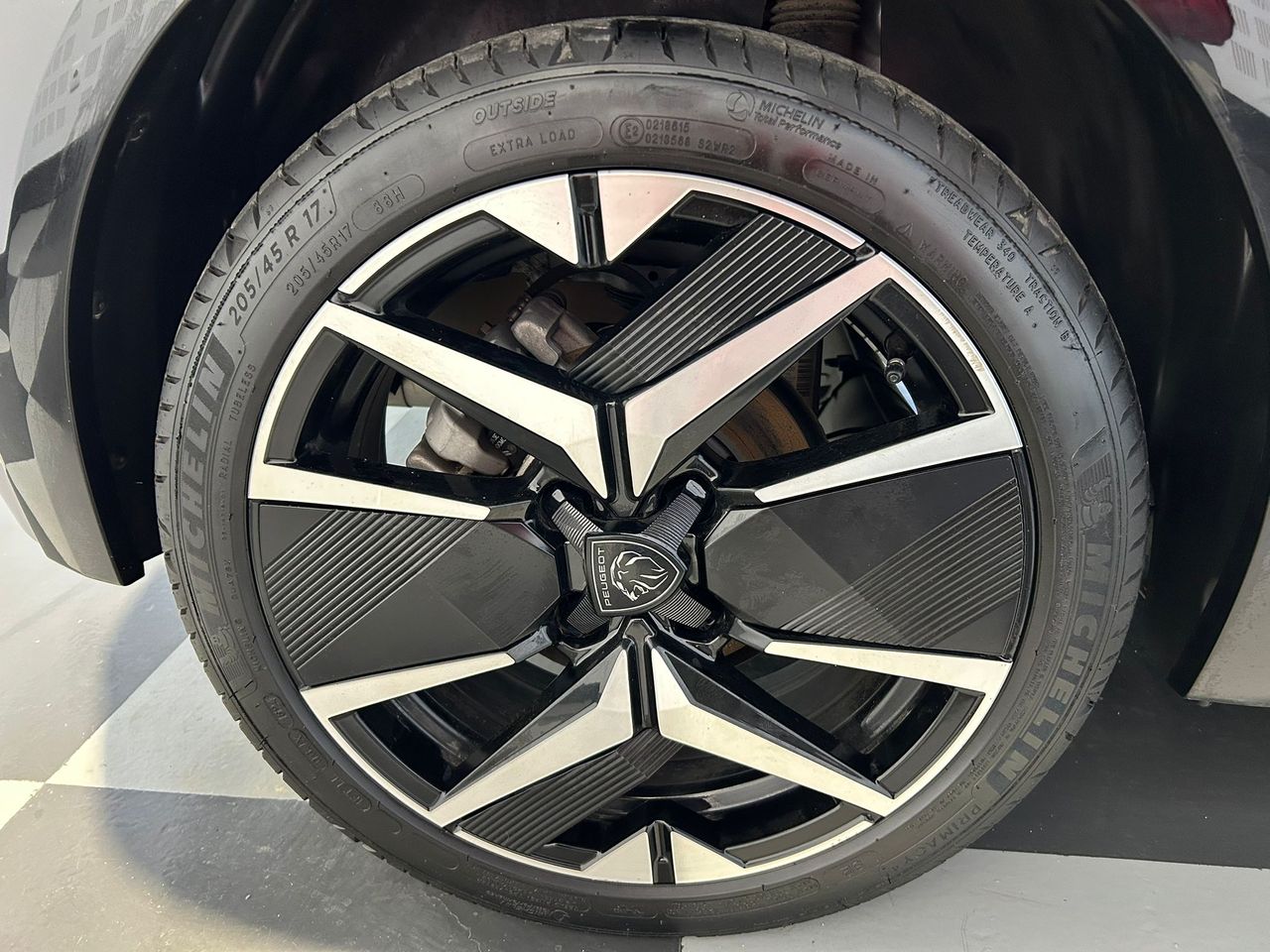 Peugeot 208 HYBRID GT 145CV - Foto 2