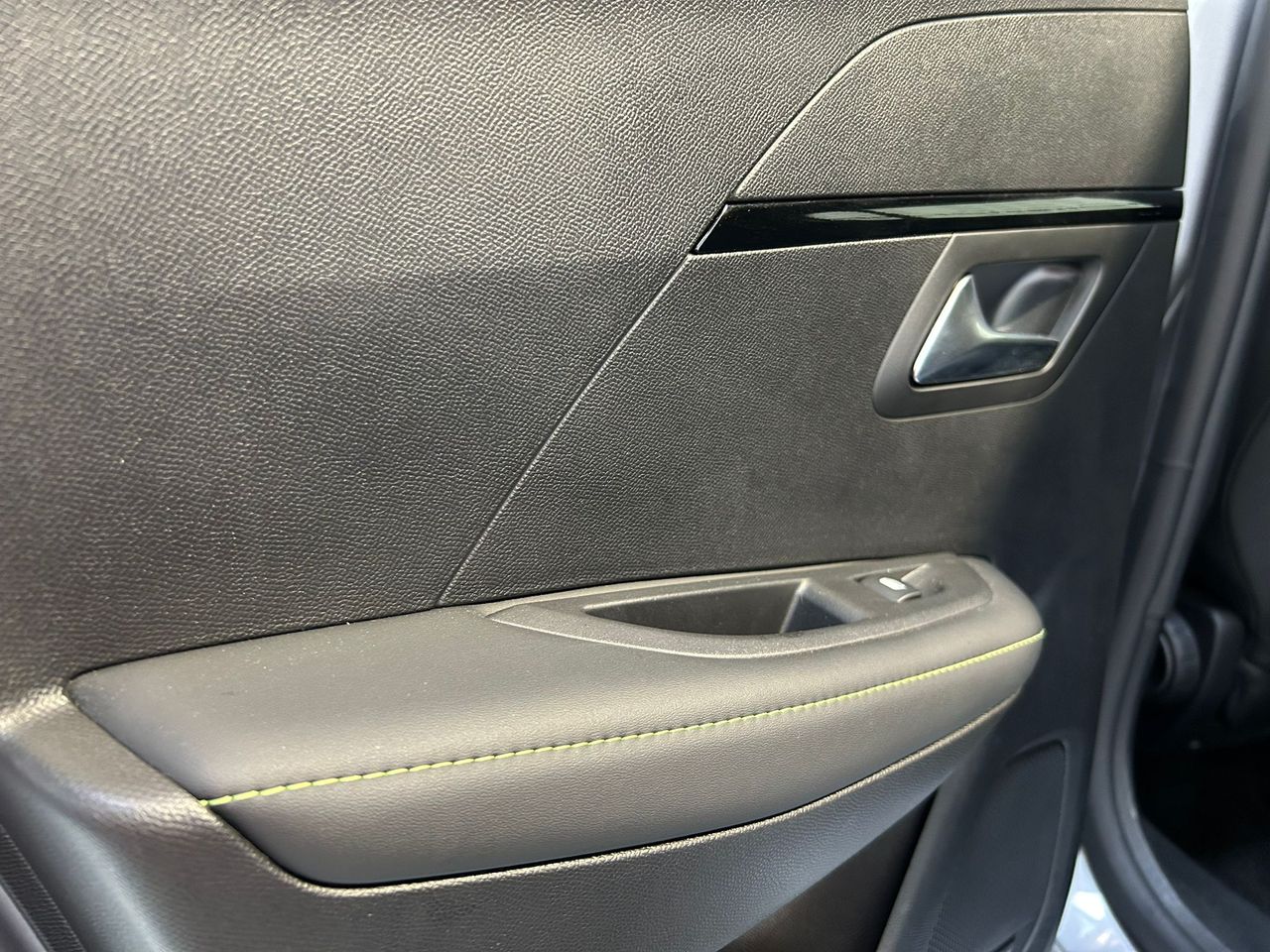 Peugeot 208 HYBRID GT 145CV - Foto 2