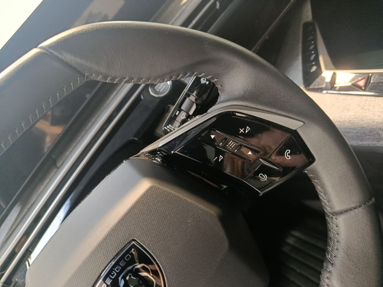 Peugeot 3008 Hybrid 136 e-DCS6 Allure - Foto 2