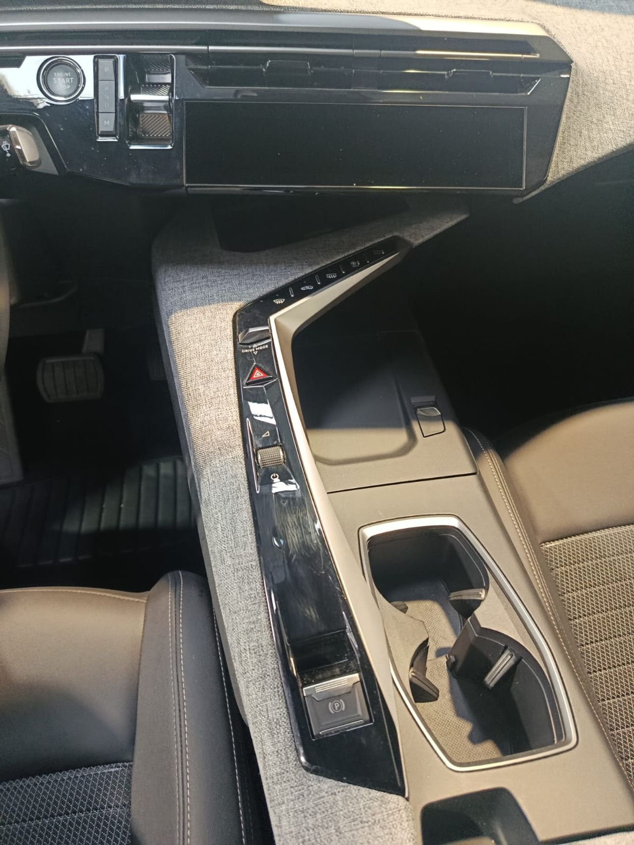 Peugeot 3008 Hybrid 136 e-DCS6 Allure - Foto 2