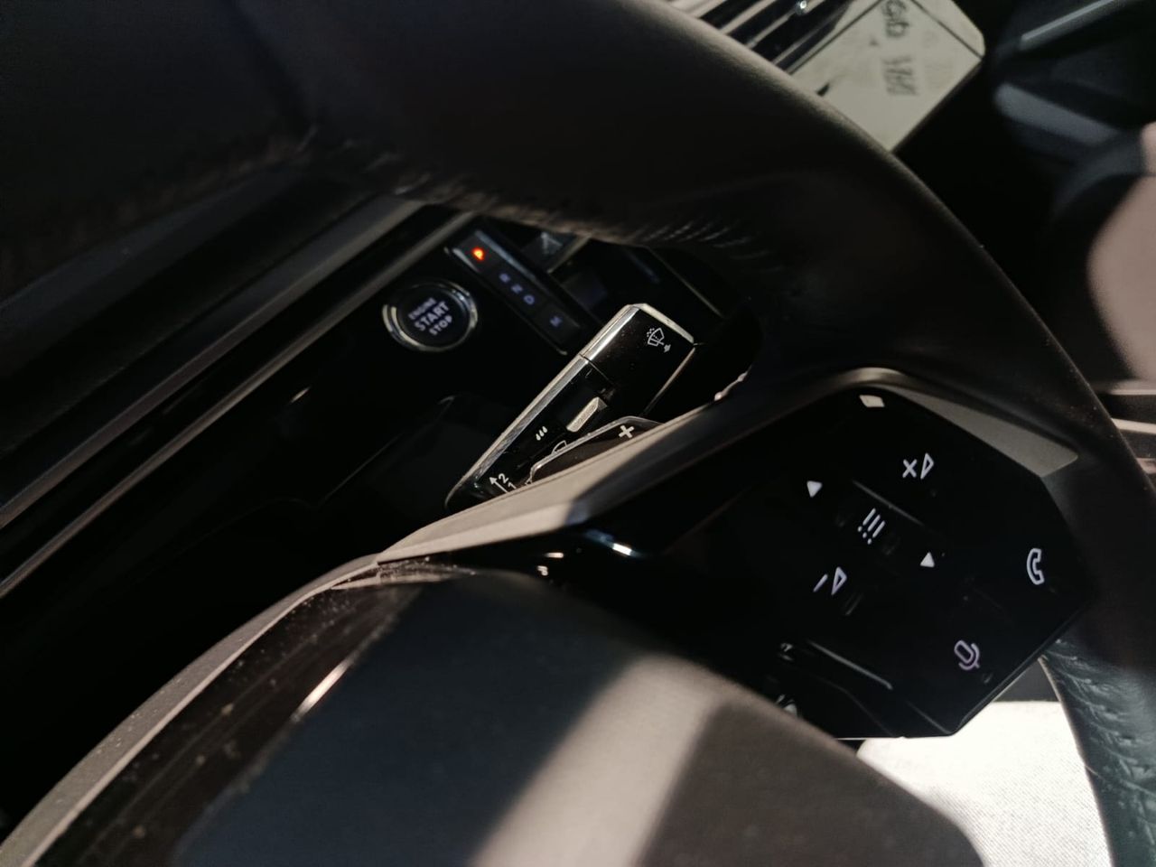 Peugeot 3008 Hybrid ALLURE 1.2T 145 CV - Foto 2