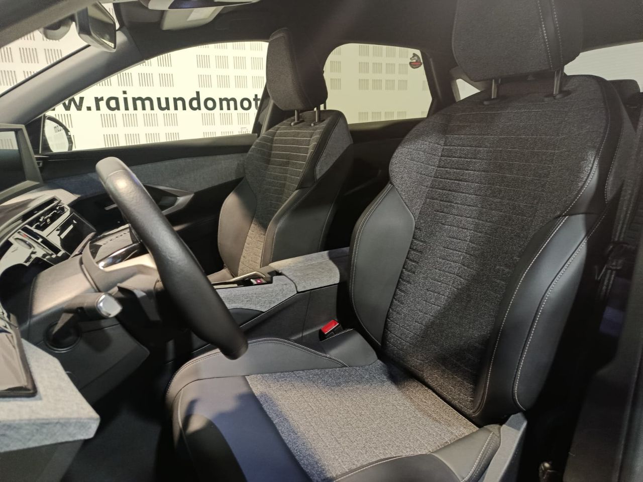 Peugeot 3008 Hybrid ALLURE 1.2T 145 CV - Foto 2