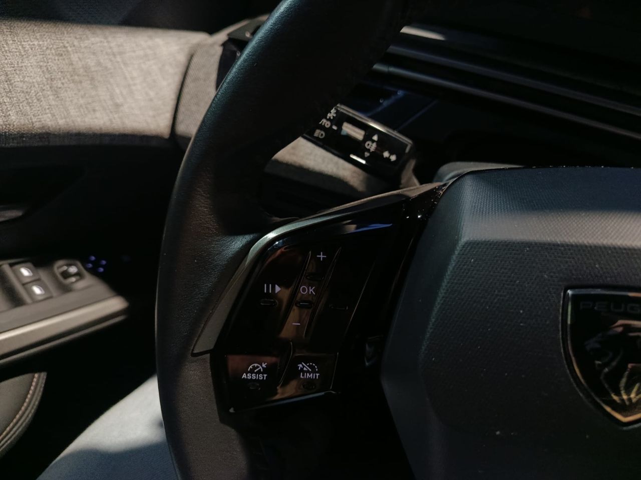 Peugeot 3008 Hybrid ALLURE 1.2T 145 CV - Foto 2