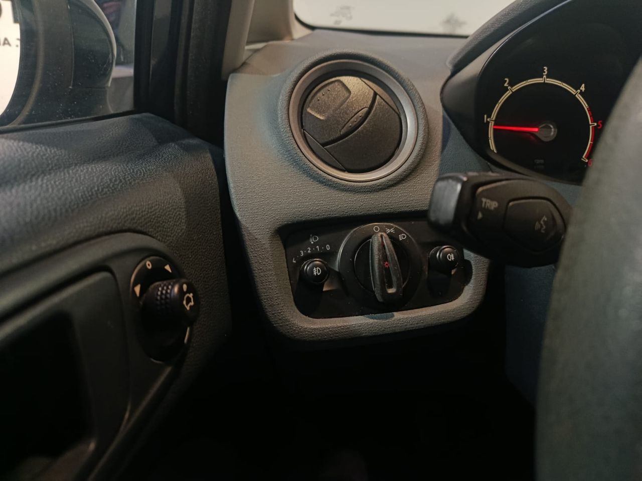 Ford Fiesta 5p Trend 1.4 TDCi 68 CV - Foto 2