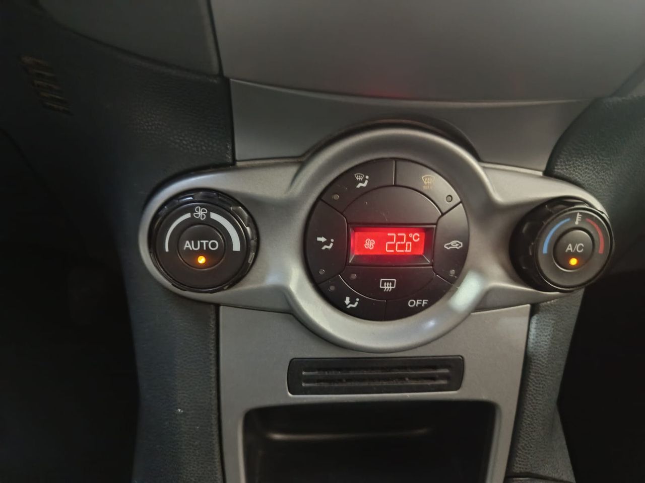 Ford Fiesta 5p Trend 1.4 TDCi 68 CV - Foto 2