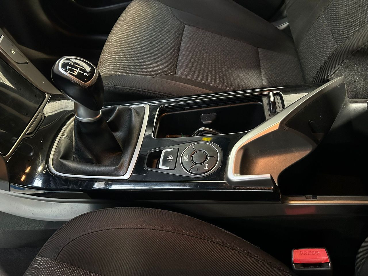 Hyundai i40 Sedán 1.7 CRDi 115 CV BlueDrive Essence - Foto 2