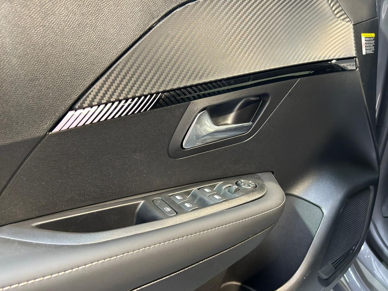 Peugeot 208 Allure Hybrid 100 e-DCS6 1.2T 110 CV - Foto 2