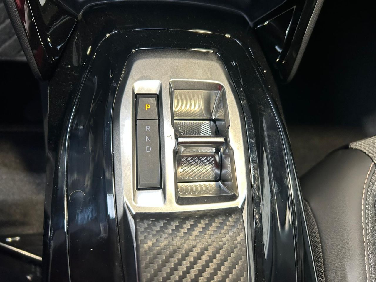 Peugeot 208 Allure Hybrid 100 e-DCS6 1.2T 110 CV - Foto 2