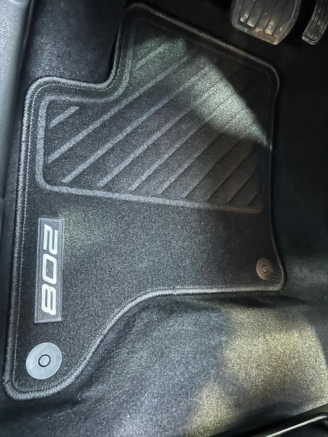 Peugeot 208 Allure Hybrid 100 e-DCS6 1.2T 110 CV - Foto 2