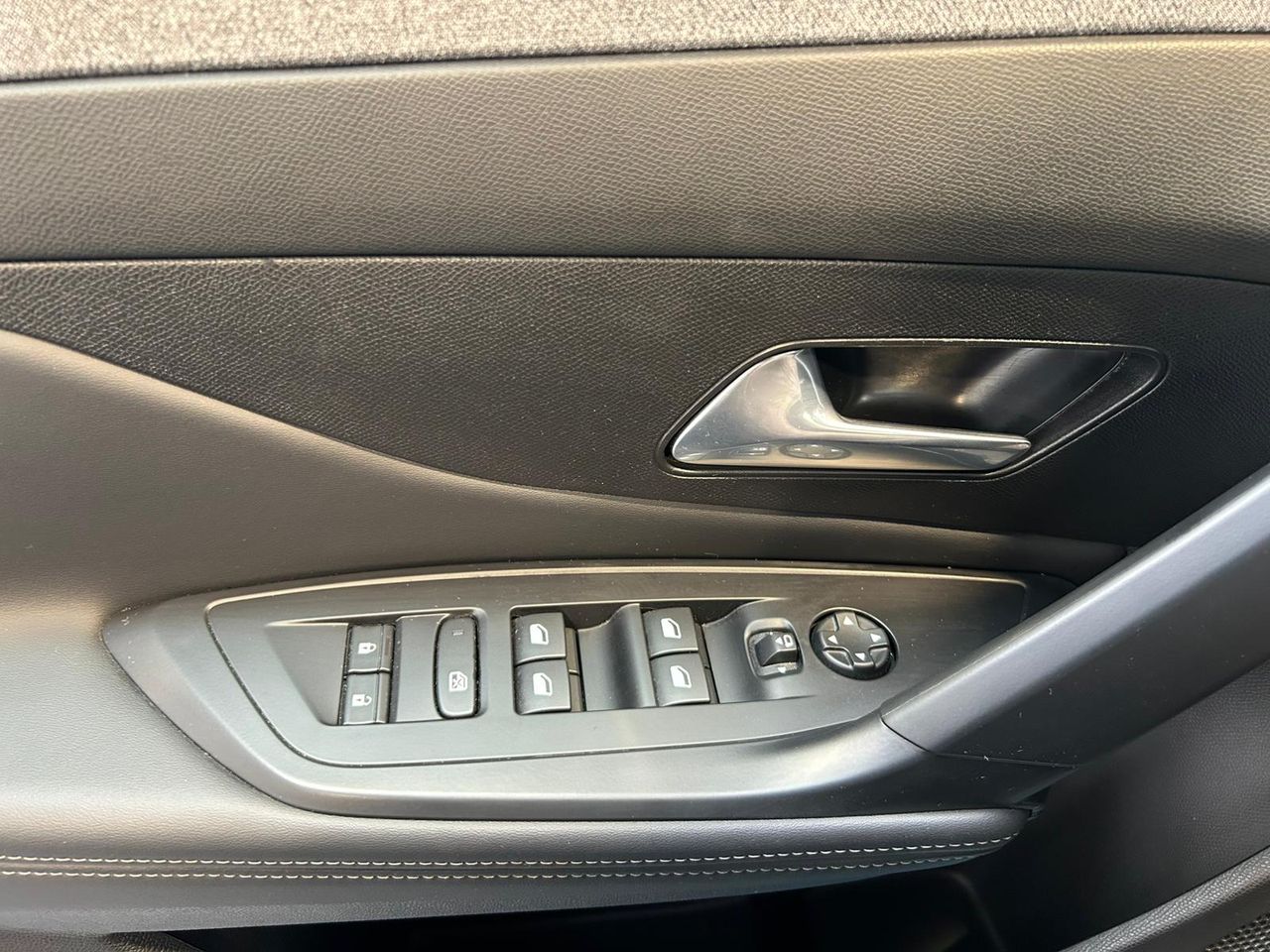 Peugeot 408 Allure Plug-In Hybrid 180 e-EAT8 - Foto 2