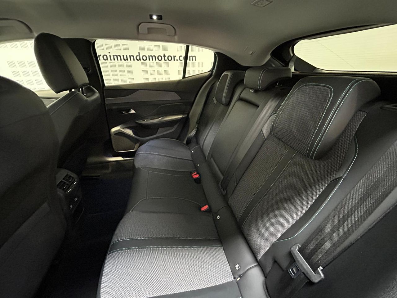 Peugeot 408 Allure Plug-In Hybrid 180 e-EAT8 - Foto 2