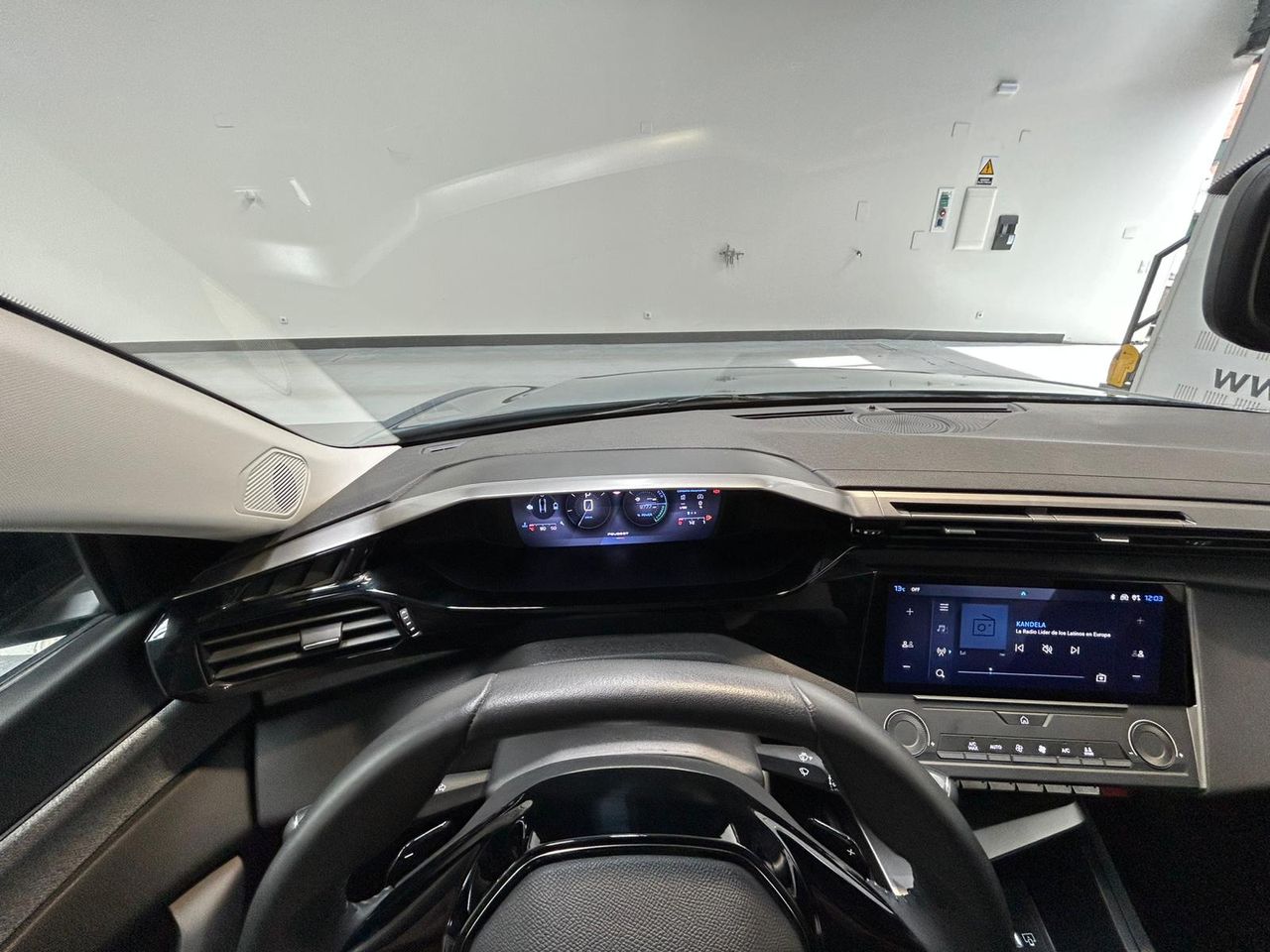 Peugeot 408 Allure Plug-In Hybrid 180 e-EAT8 - Foto 2