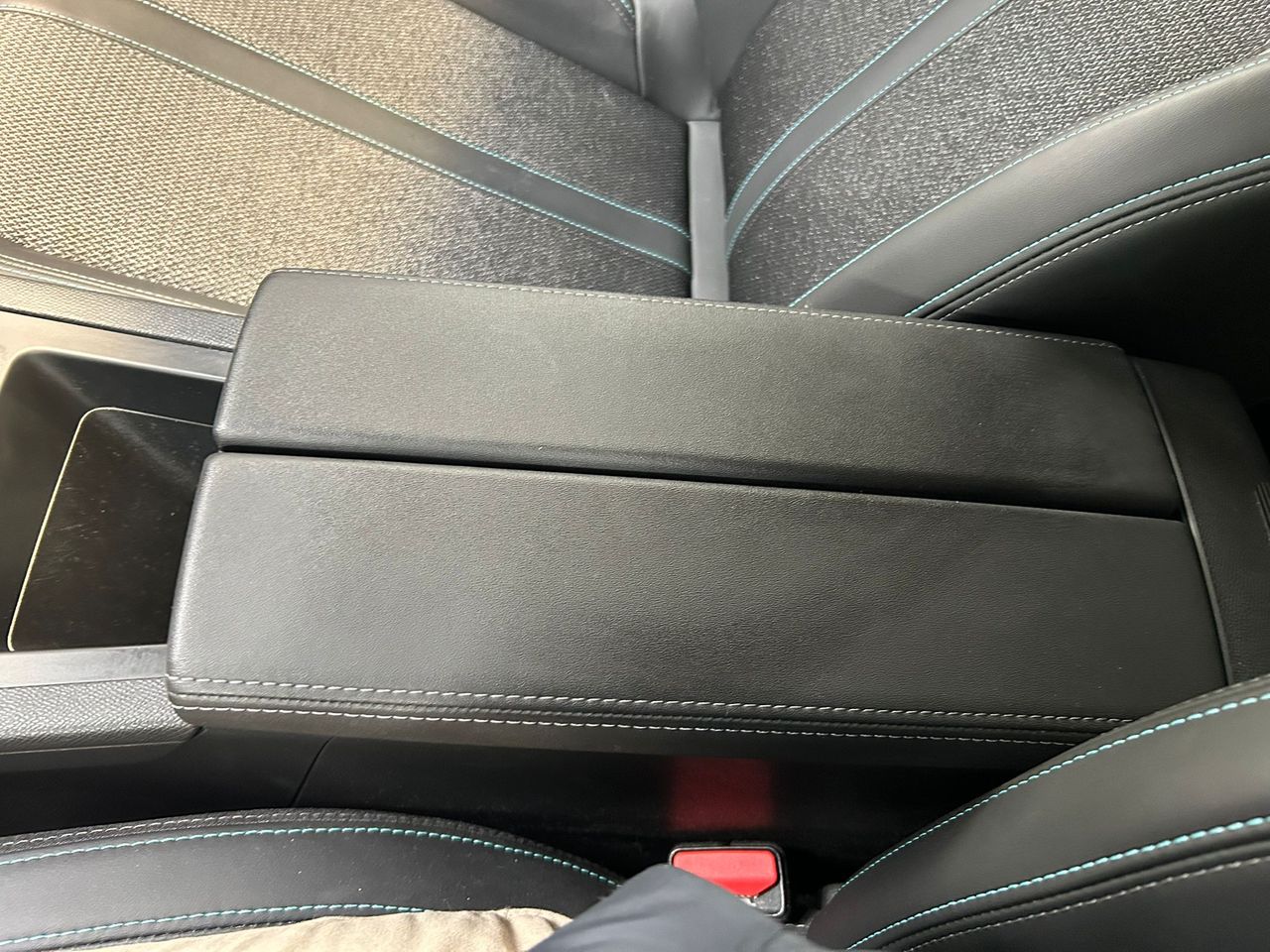 Peugeot 408 Allure Plug-In Hybrid 180 e-EAT8 - Foto 2