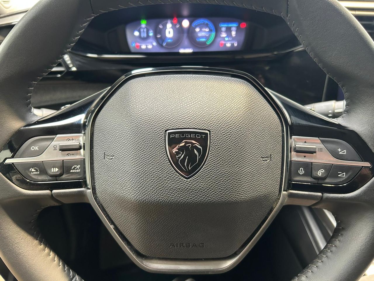 Peugeot 408 Allure Plug-In Hybrid 180 e-EAT8 - Foto 2
