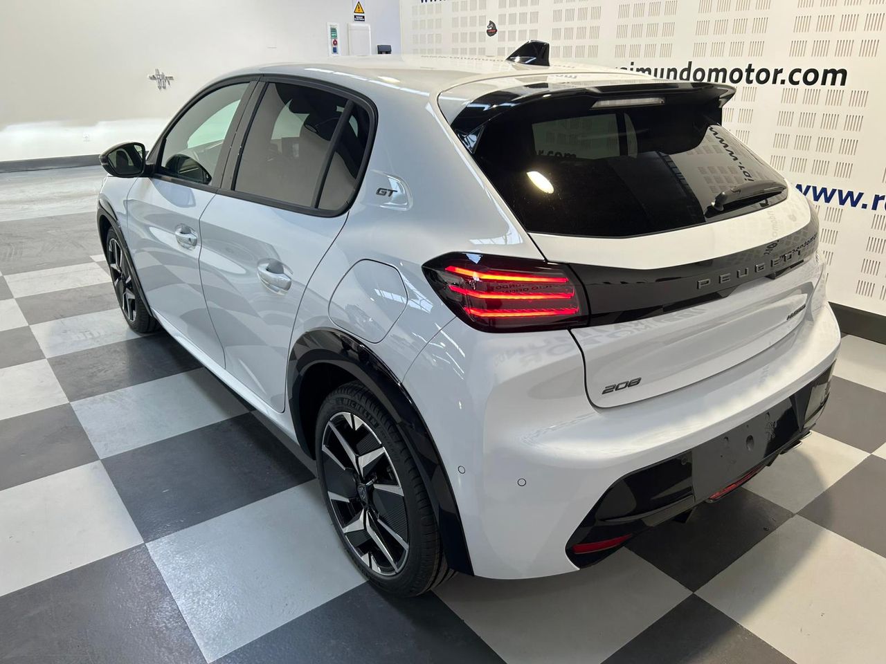 Peugeot 208 GT HYBRID 145 eDCS6 - Foto 2