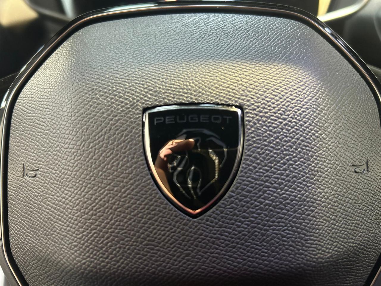 Peugeot 208 GT HYBRID 145 eDCS6 - Foto 2