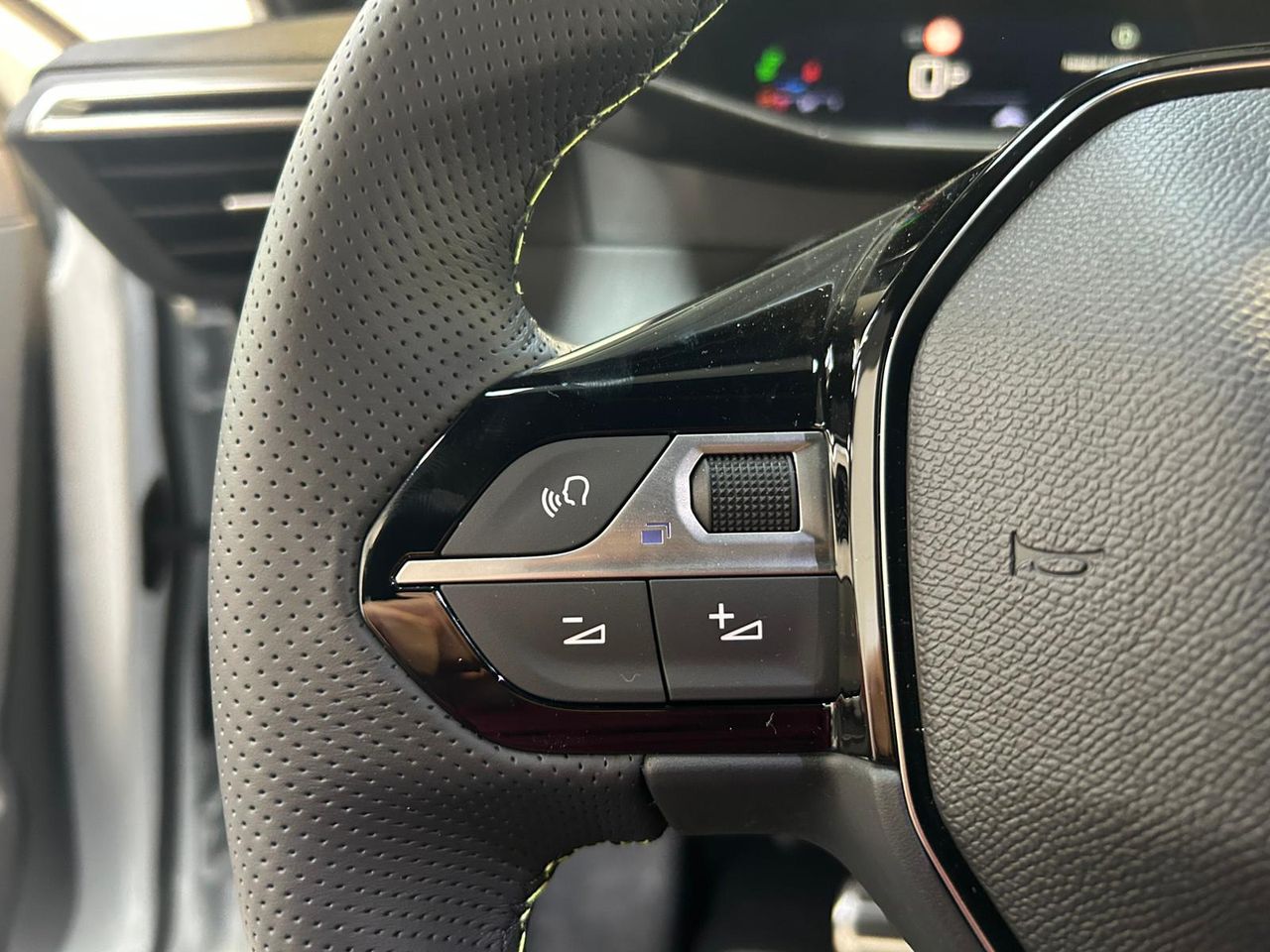 Peugeot 208 GT HYBRID 145 eDCS6 - Foto 2