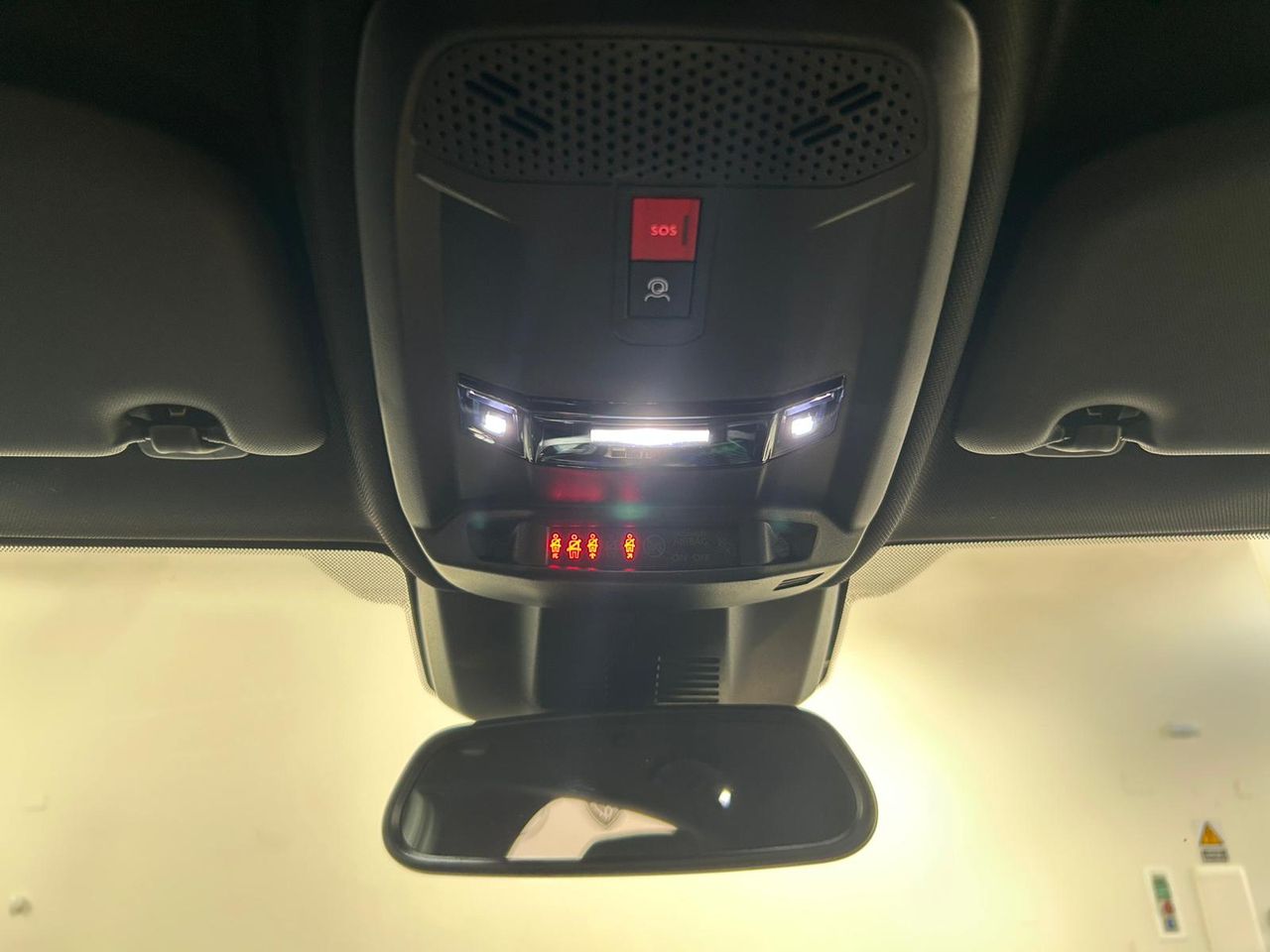 Peugeot 208 GT HYBRID 145 eDCS6 - Foto 2