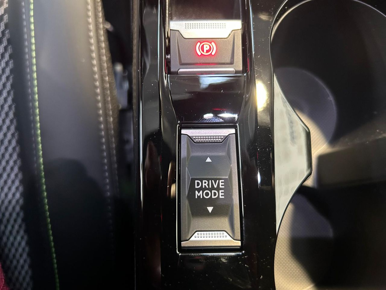 Peugeot 208 GT HYBRID 145 eDCS6 - Foto 2