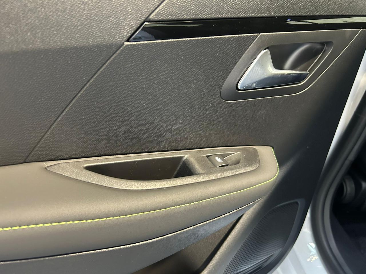 Peugeot 208 GT HYBRID 145 eDCS6 - Foto 2