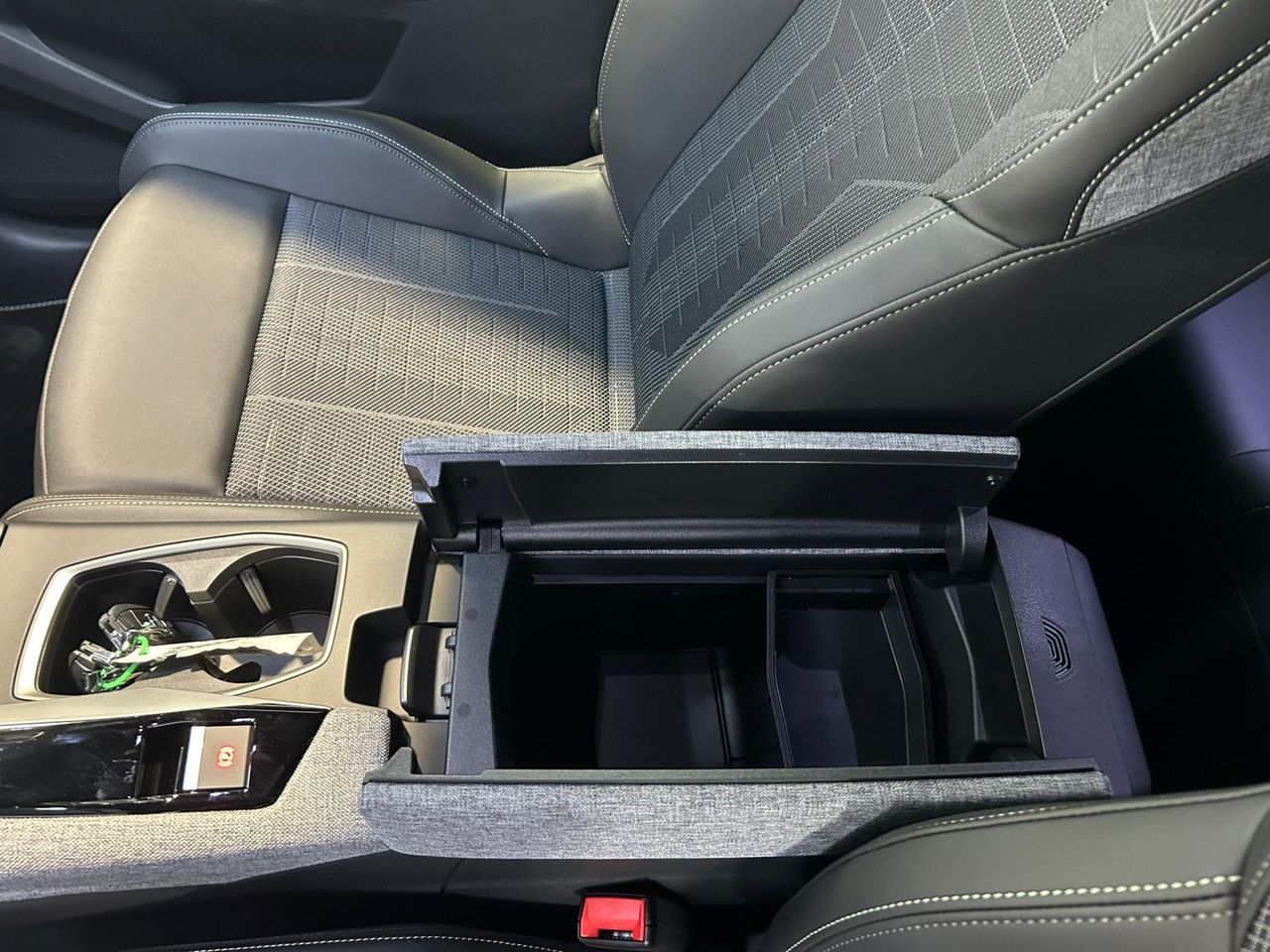 Peugeot 3008 Hybrid 3008 GT Hybrid 145 e-DCS6 - Foto 2