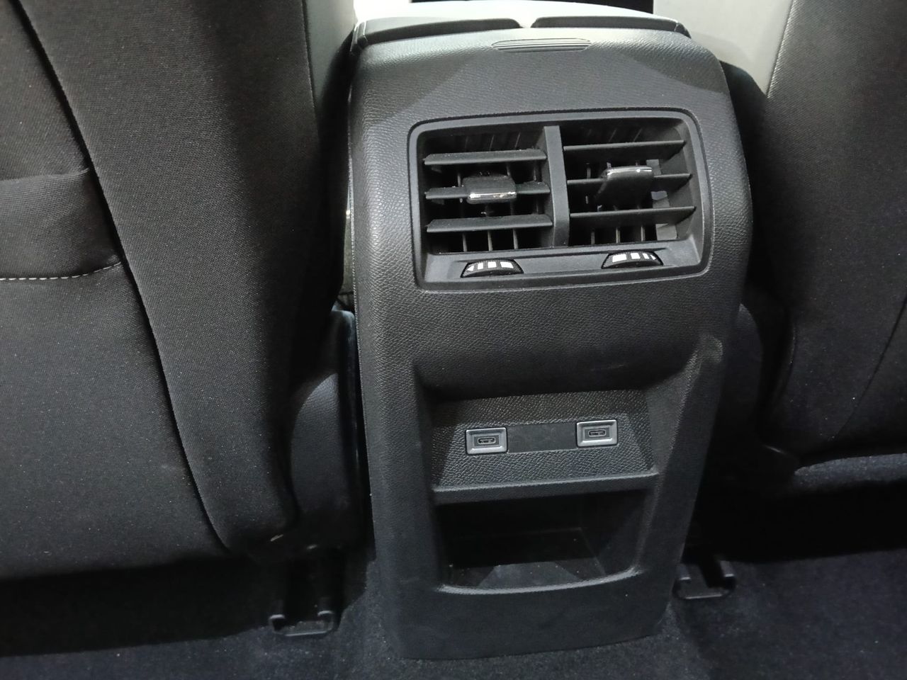 Peugeot 408 Allure Plug-In Hybrid 180 e-EAT8 - Foto 2