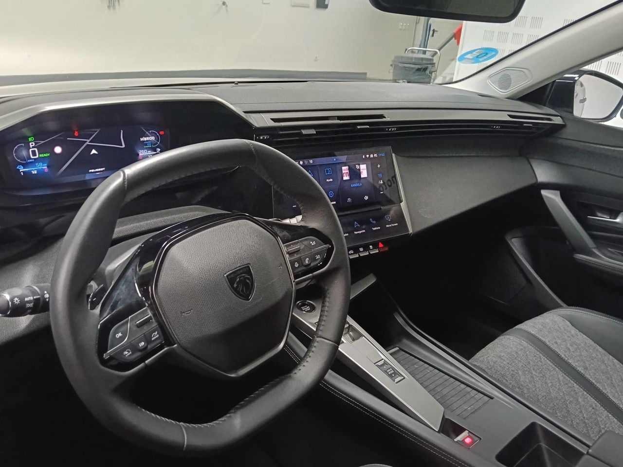 Peugeot 408 Allure Plug-In Hybrid 180 e-EAT8 - Foto 2