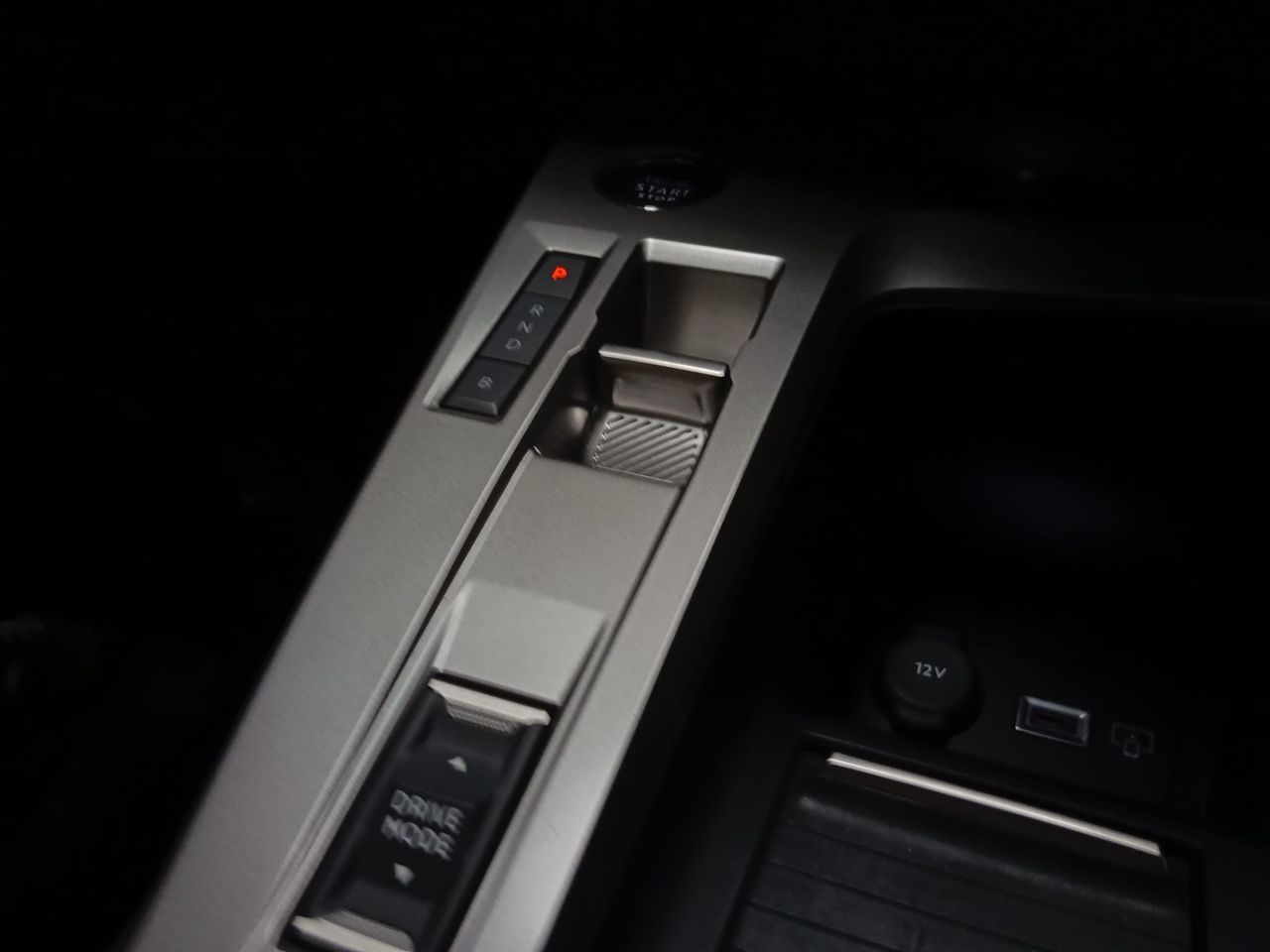 Peugeot 408 Allure Plug-In Hybrid 180 e-EAT8 - Foto 2