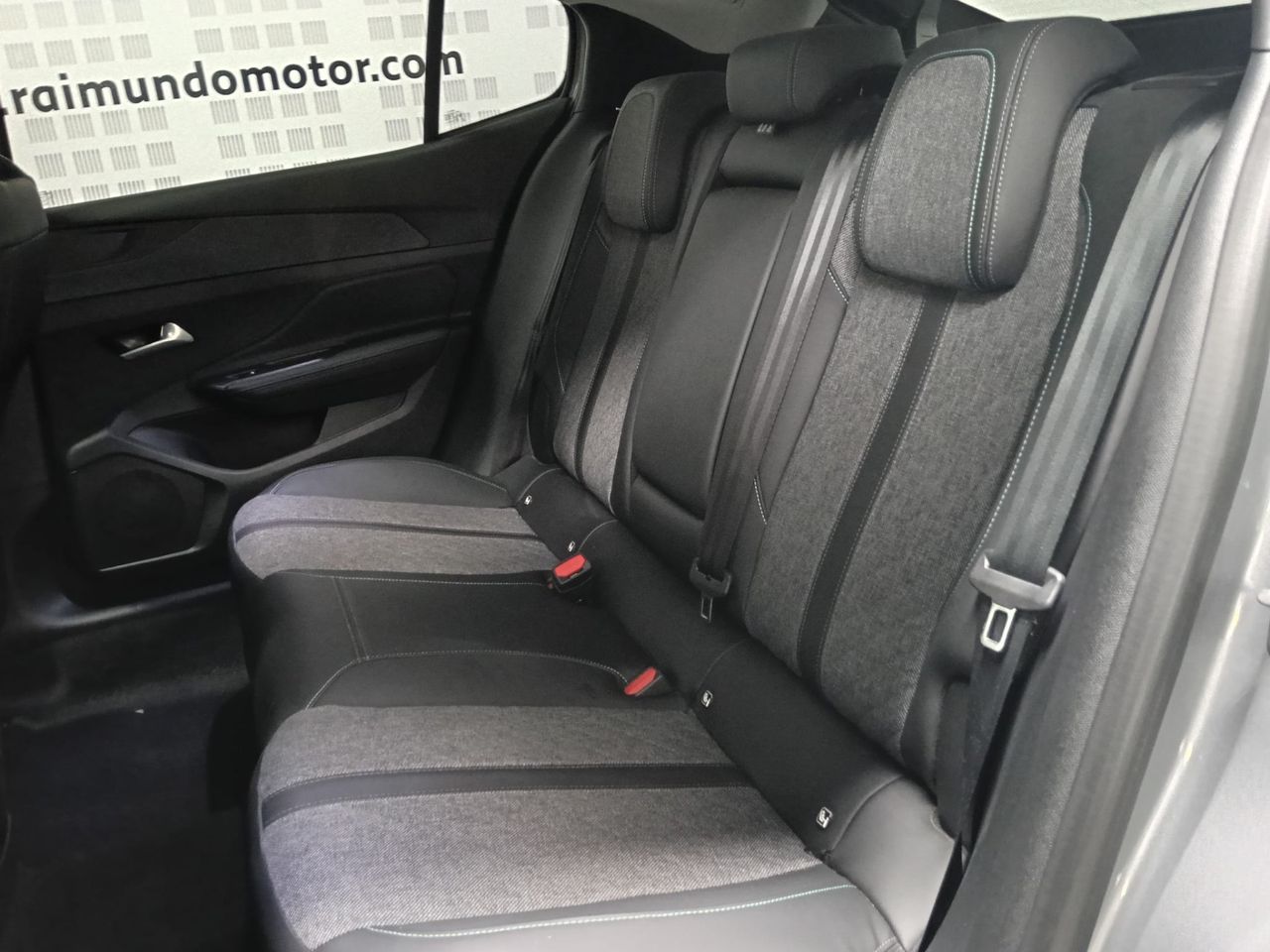 Peugeot 408 Allure Plug-In Hybrid 180 e-EAT8 - Foto 2