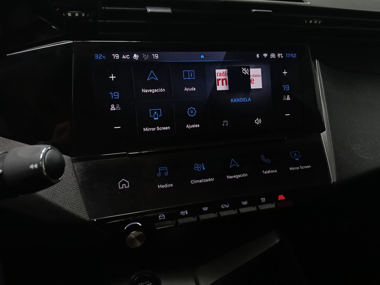 Peugeot 408 Allure Plug-In Hybrid 180 e-EAT8 - Foto 2