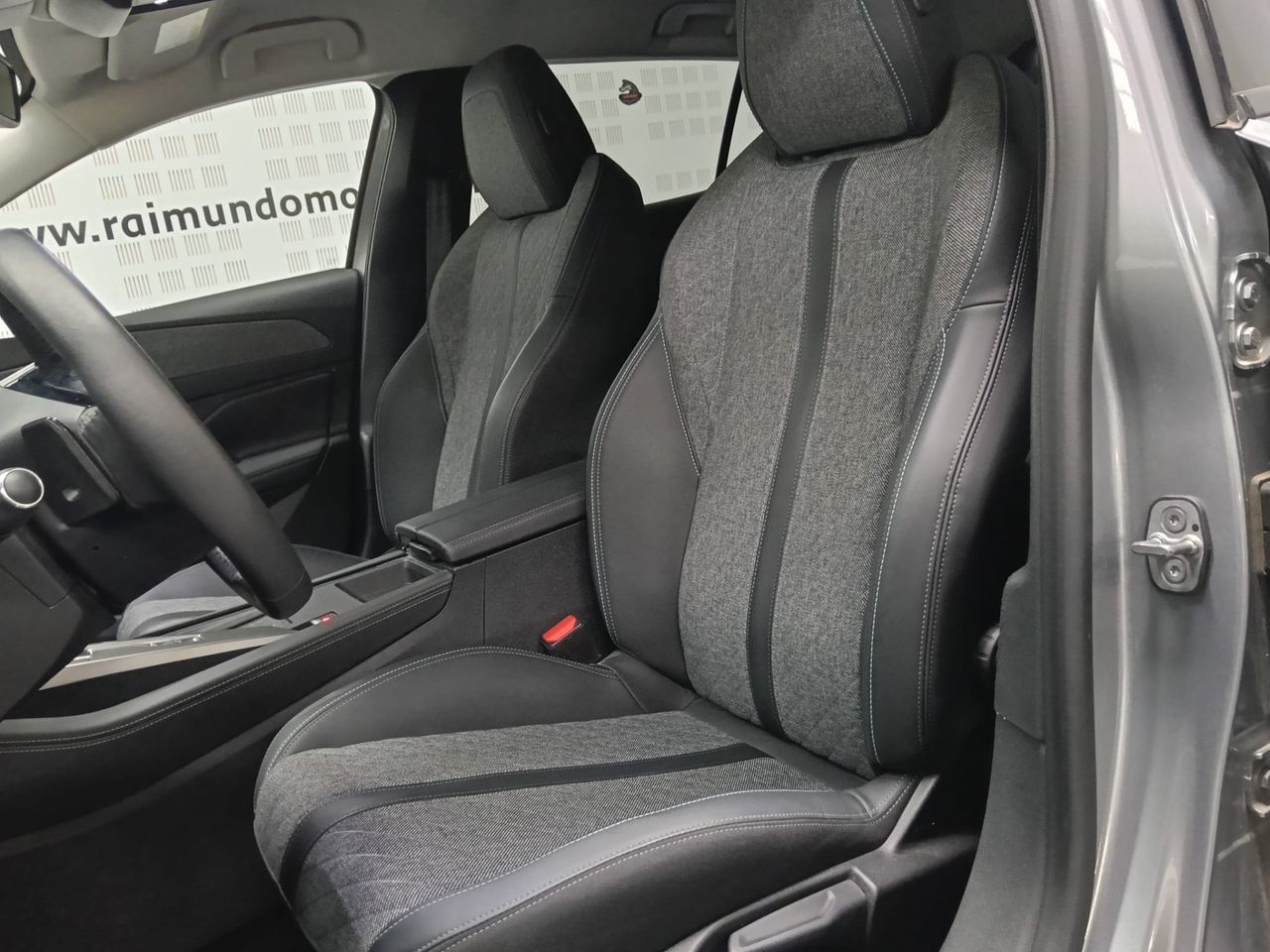 Peugeot 408 Allure Plug-In Hybrid 180 e-EAT8 - Foto 2