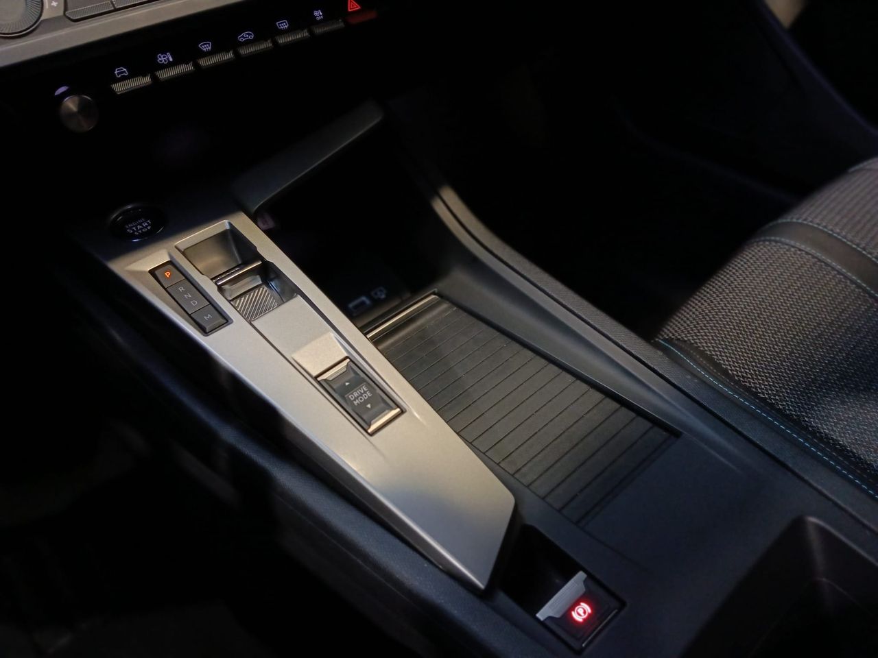 Peugeot 408 Allure Plug-In Hybrid 180 e-EAT8 - Foto 2