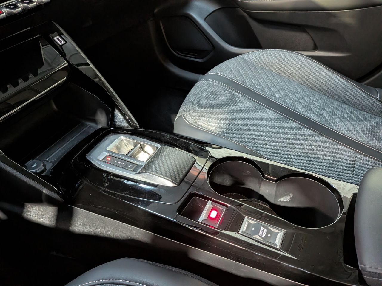 Peugeot 208 Allure Hybrid 110 e-DCS6 - Foto 2