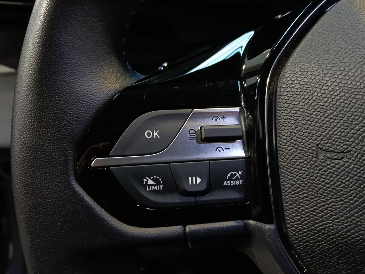 Peugeot 408 Allure Hybrid 145 e-DCS6 - Foto 2