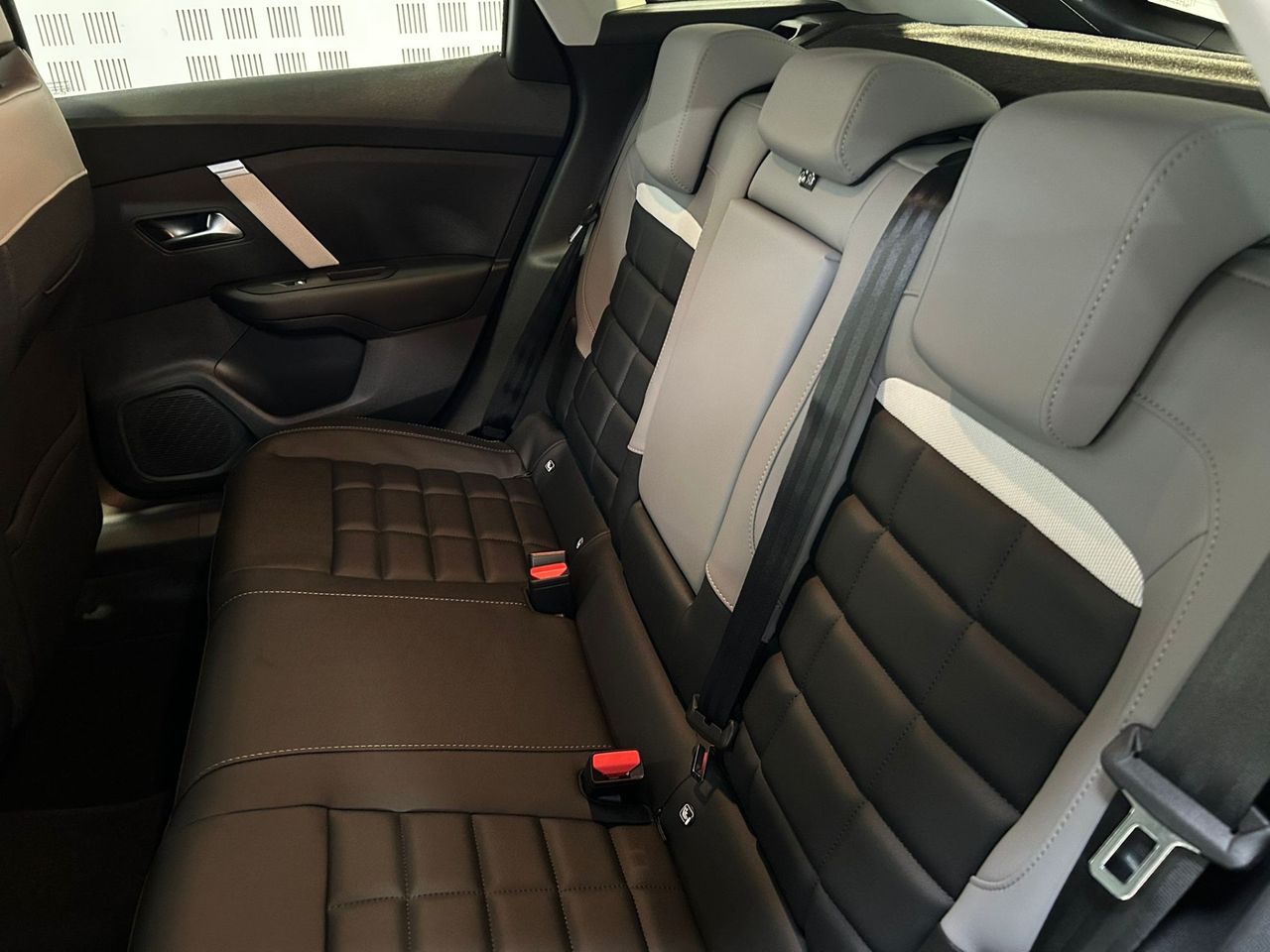 Citroën C4 Hybrid 145 CV Max - Foto 2