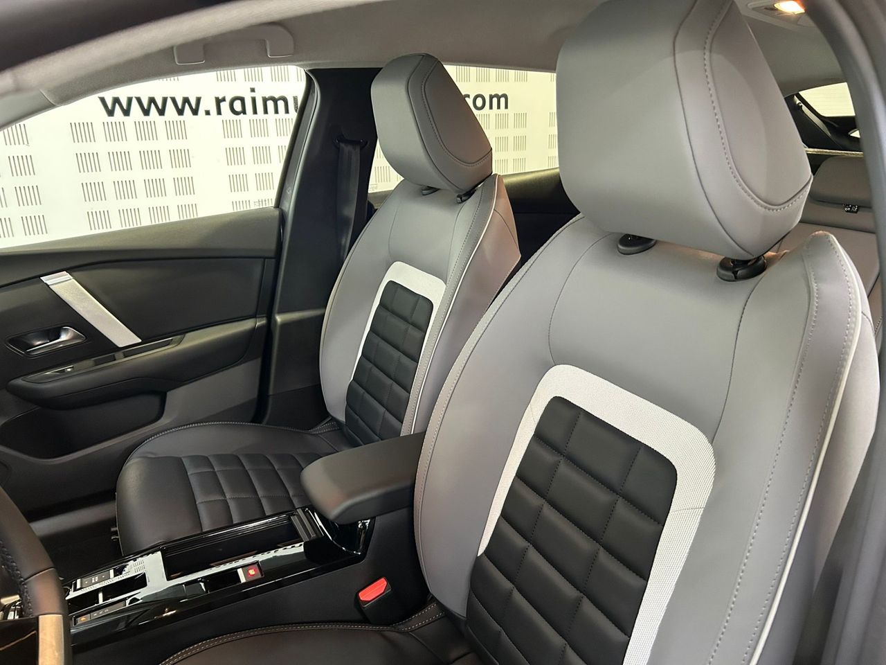 Citroën C4 Hybrid 145 CV Max - Foto 2